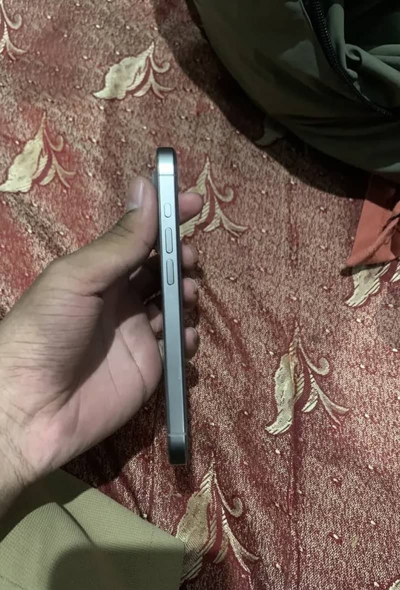 Apple iPhone 15 Pro 2