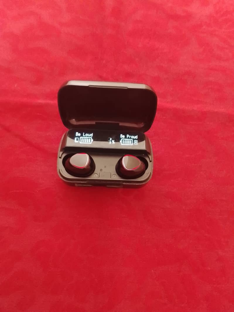 M10 earbuds 1