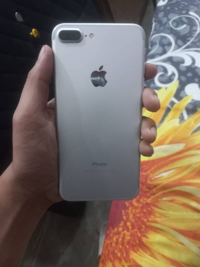 Apple iPhone 7 Plus 1