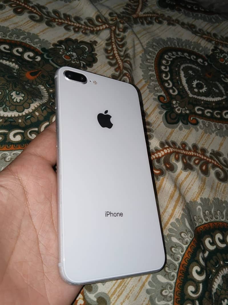 Apple iPhone 8 Plus 0