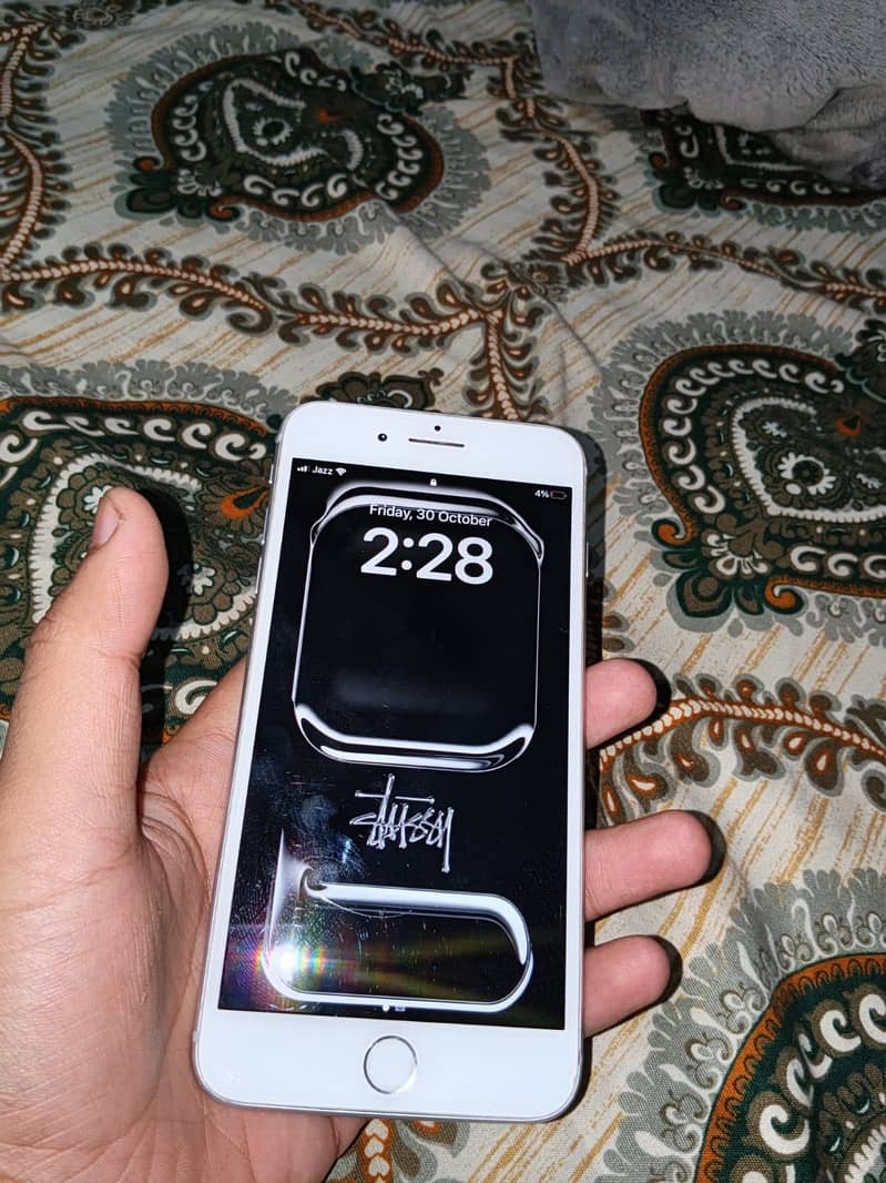 Apple iPhone 8 Plus 1