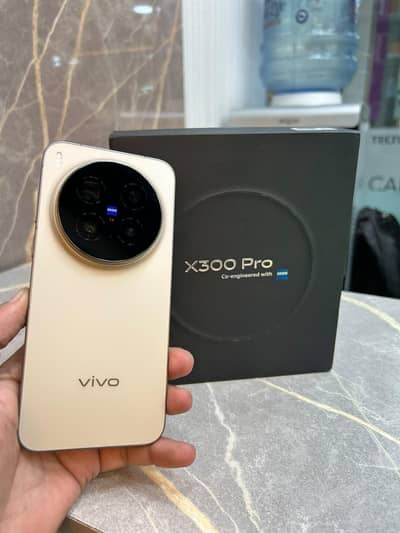 Vivo X300 Pro 12/512GB Storage | Original Box & Charger