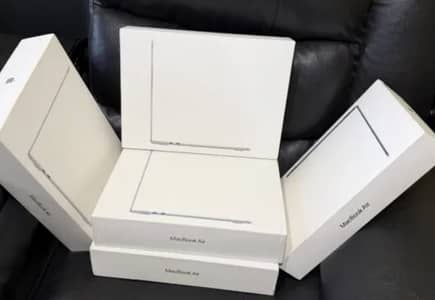 New  MacBook Air 13" M5 Ram 24 SSD 1TB Apple Warranty