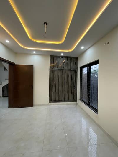 4 Marla 2nd Floor 1bed Attach Bath Wood Work