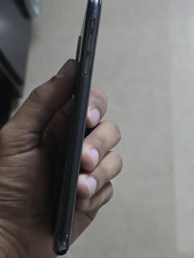 Apple iPhone XS Max 1