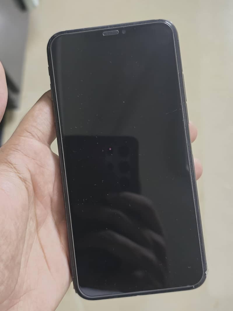 Apple iPhone XS Max 4