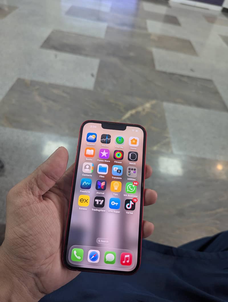 Apple iPhone 13 4