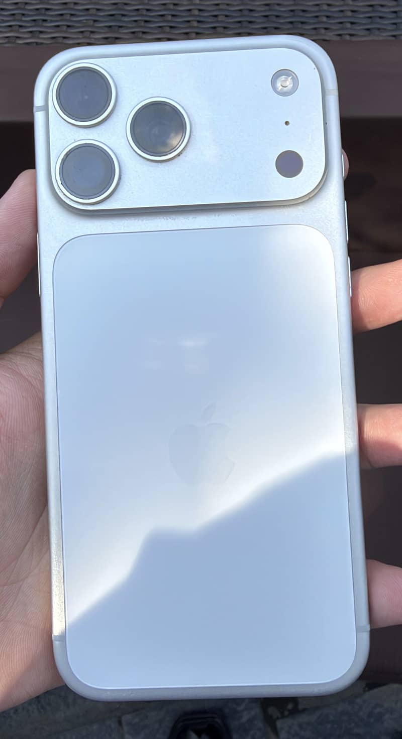 Apple iPhone 17 Pro Max 0