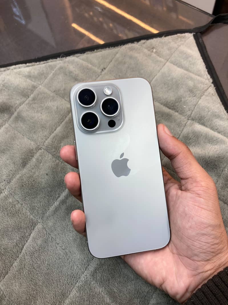 Apple iPhone 15 Pro 0