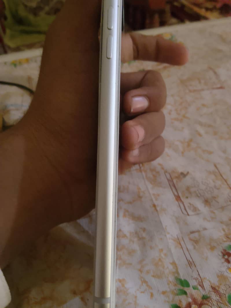 Apple iPhone 8 Plus 3