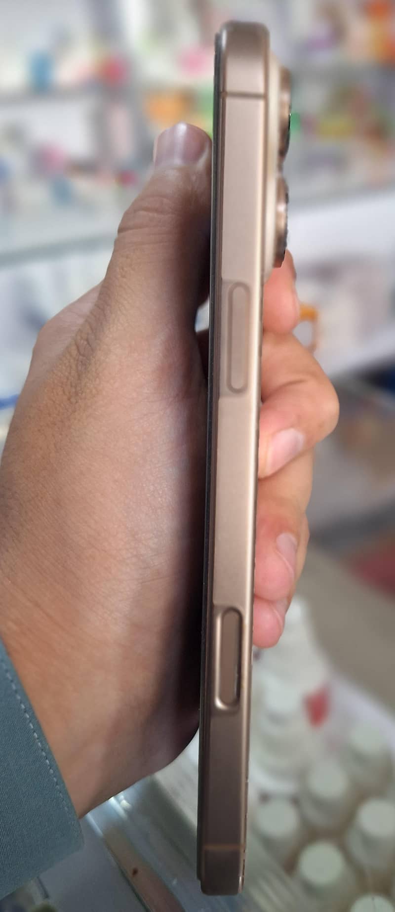 Apple iPhone 16 Pro Max 1