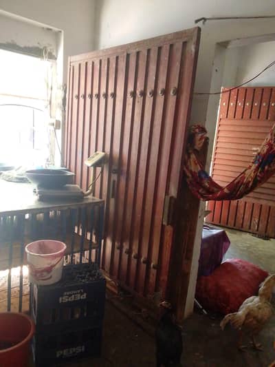 main gate 7 feet lamba 5 feet choda
