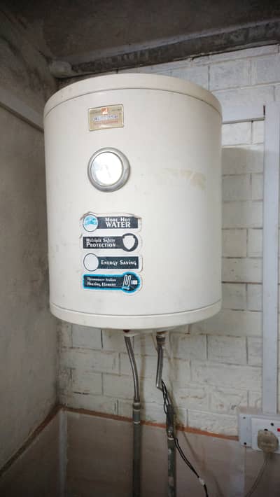 Electric Water Geyser (heater) in good condition