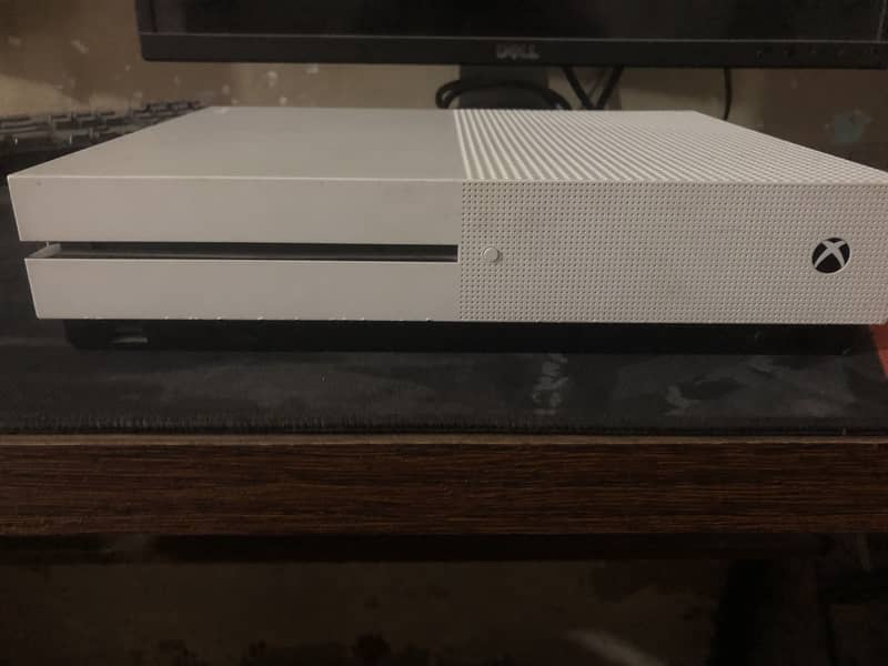 Xbox One S 1