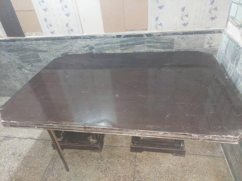 Dining table 0
