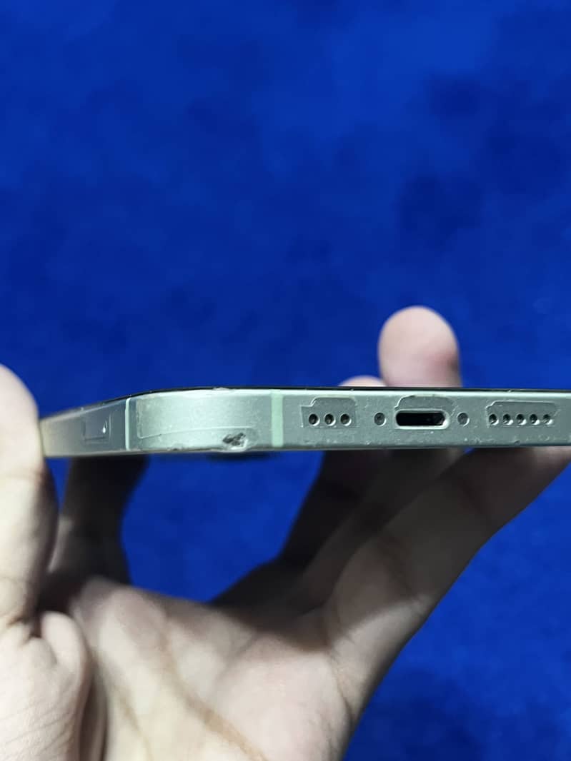 Apple iPhone 12 1