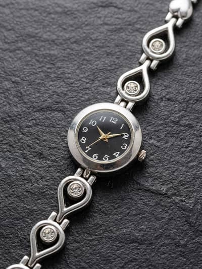 Stylish heart design belt watch