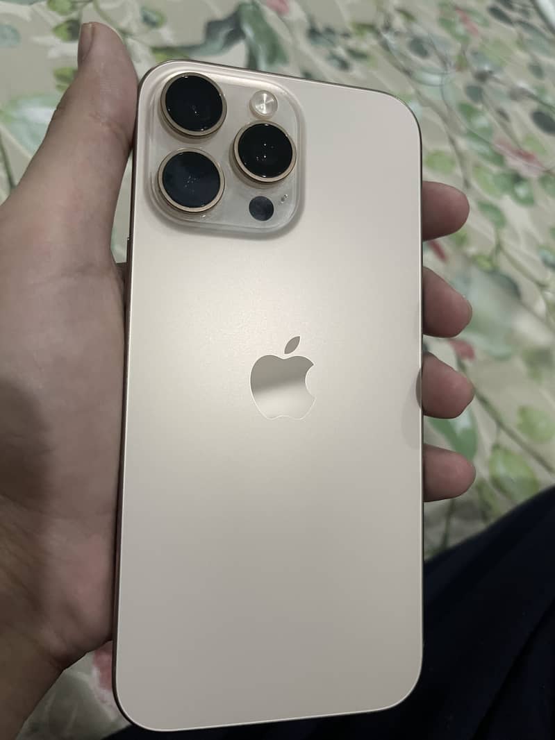 Apple iPhone 16 Pro Max 1
