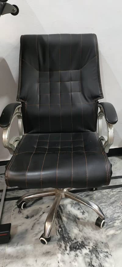 Office chair and table