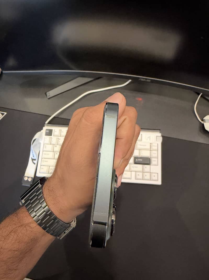 Apple iPhone 13 Pro Max 4