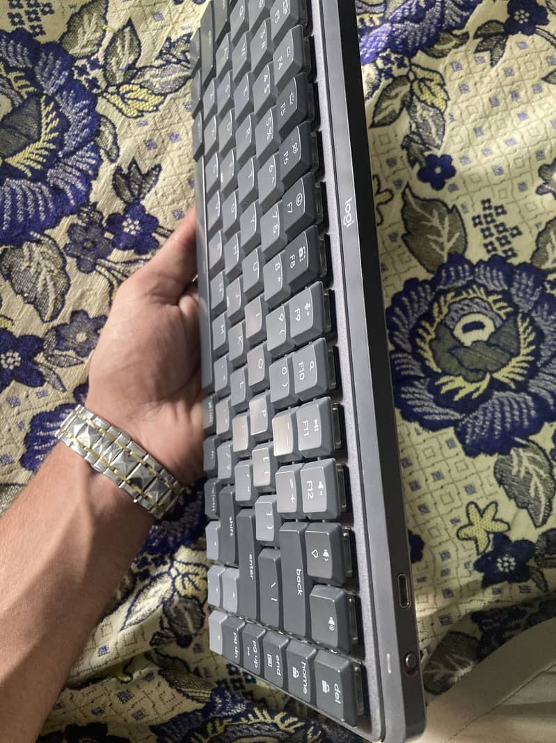 Logitech mini bluetooth keyboard 1