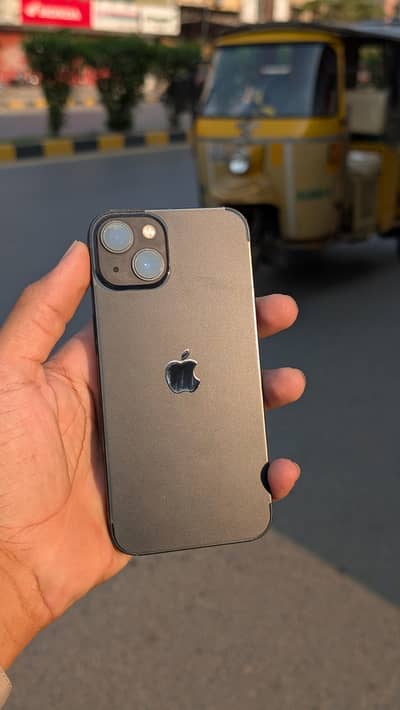 Apple iPhone 13