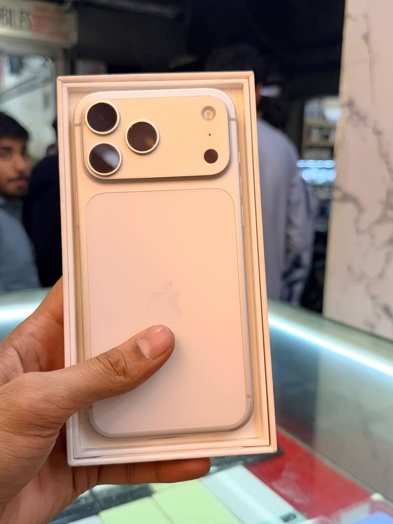 Apple iPhone 17 Pro Max 0