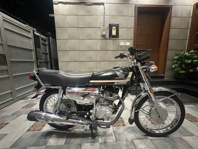 Honda CG 125 Special Edition (2025 Model) – Black & Silver Edition