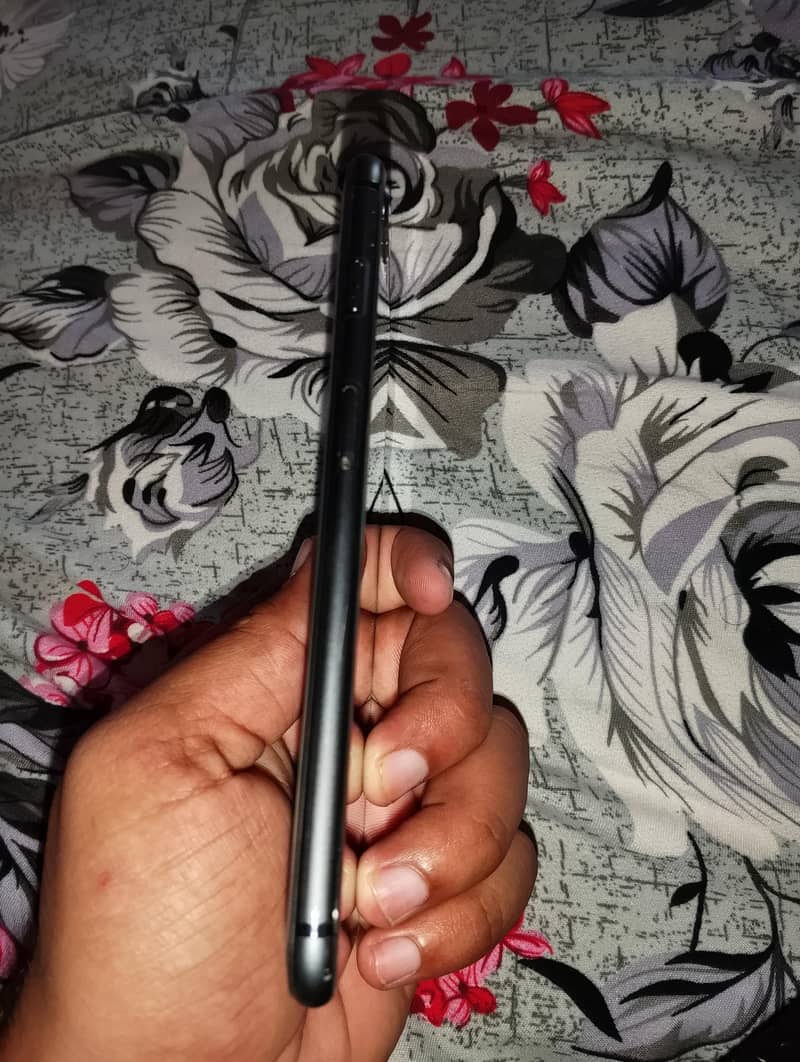 Apple iPhone 8 Plus 3