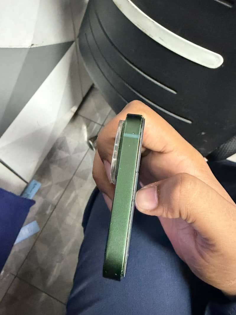 Apple iPhone 13 7