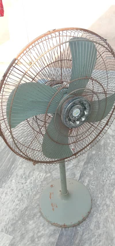 Younas Fan Padestal in good condition
