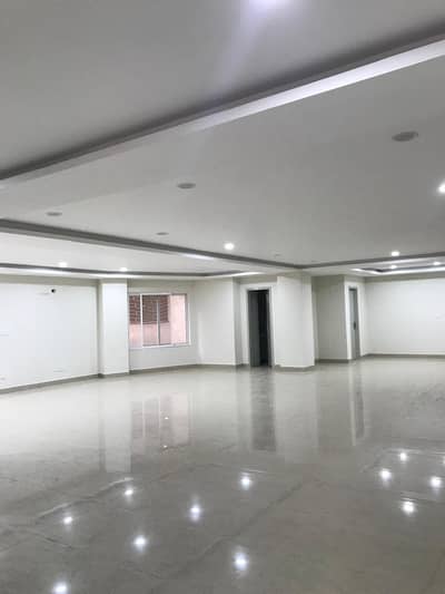 Building Available for Rent Prime Expressway Location Total Covered Area: 38,000 Sq. Ft. Total Floors: 8 (Lower Ground + Ground + 6 Upper Floors) Location: Main Expressway Directly Opposite Metro Station