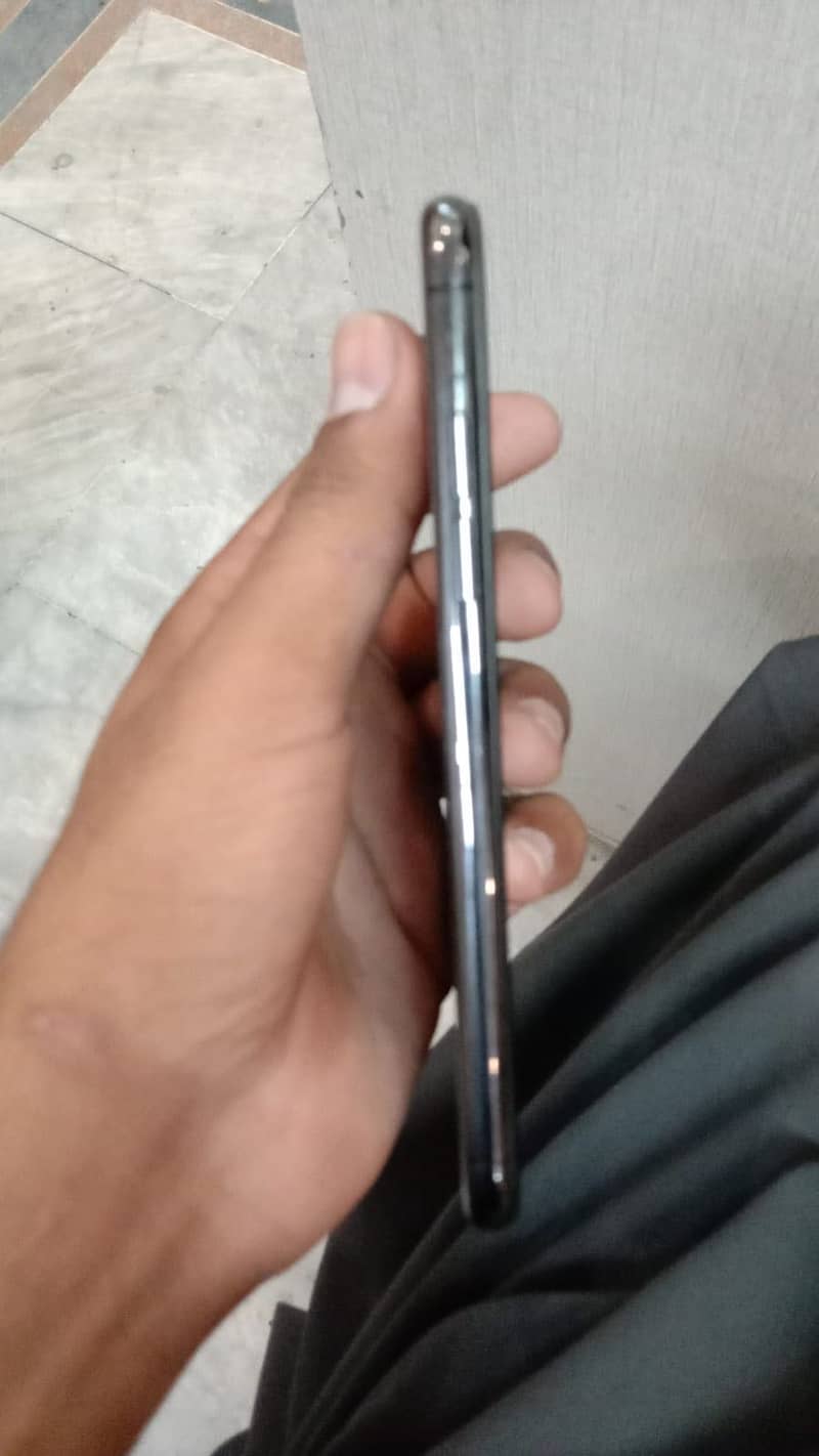 Apple iPhone XS 5