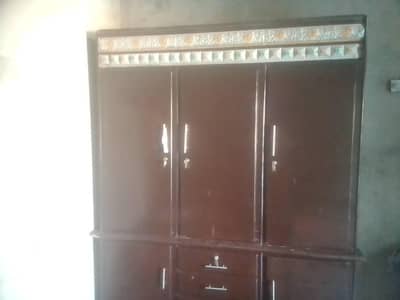 Complete Bed Set 3 Door Heavy Almari Dressing Table 9/10 Condition