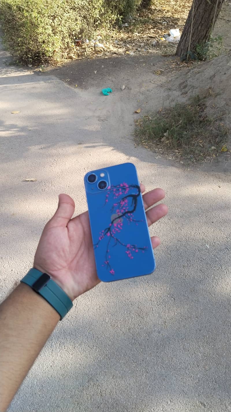 Apple iPhone 13 1