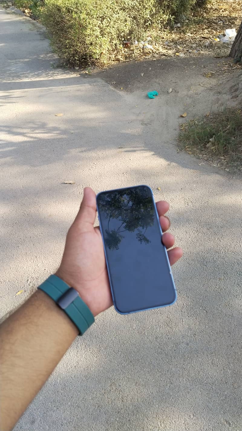 Apple iPhone 13 3