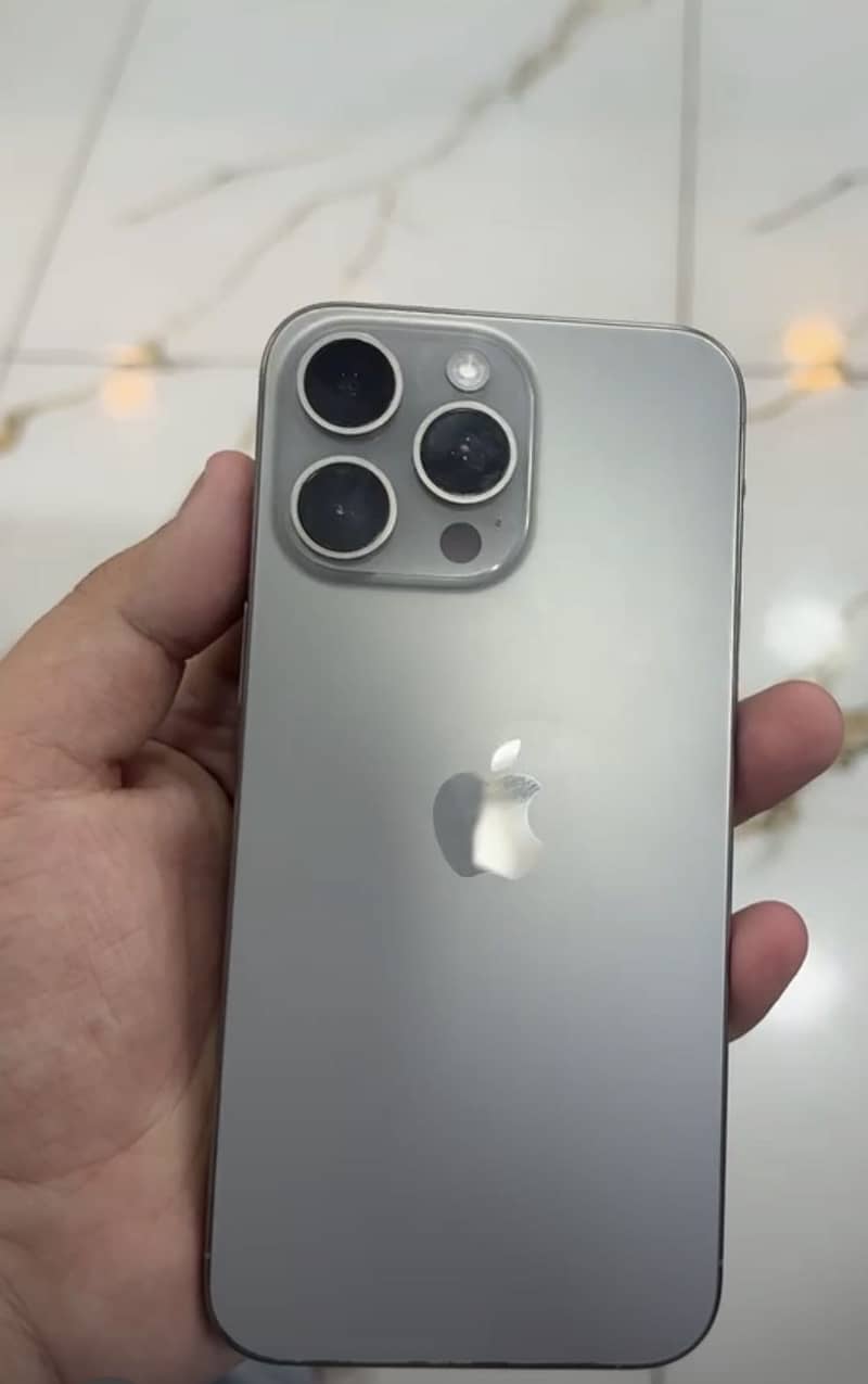 Apple iPhone 15 Pro Max 0