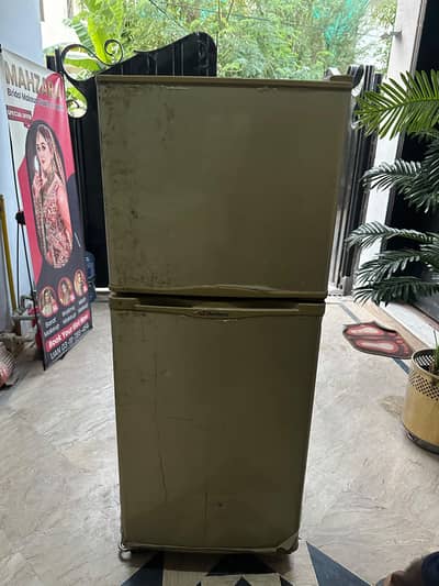 fridge urgent sale 03274996743