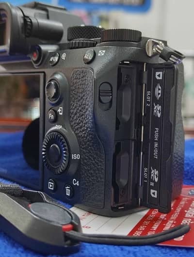 Sony a73
