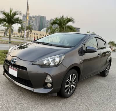 Toyota Aqua top of the line variant G push start.