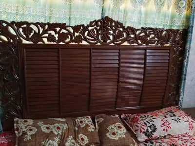 Abi Sara Furniture Liya ha New he 1 month pehle lia ha condition 10/10