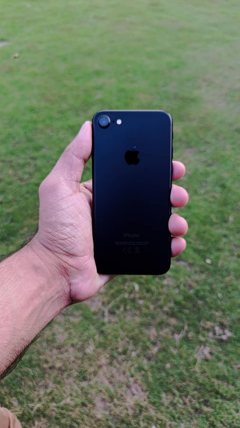 Apple iPhone 7 1