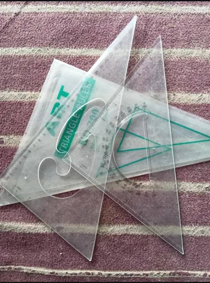 ART TRIANGLE RULER 0
