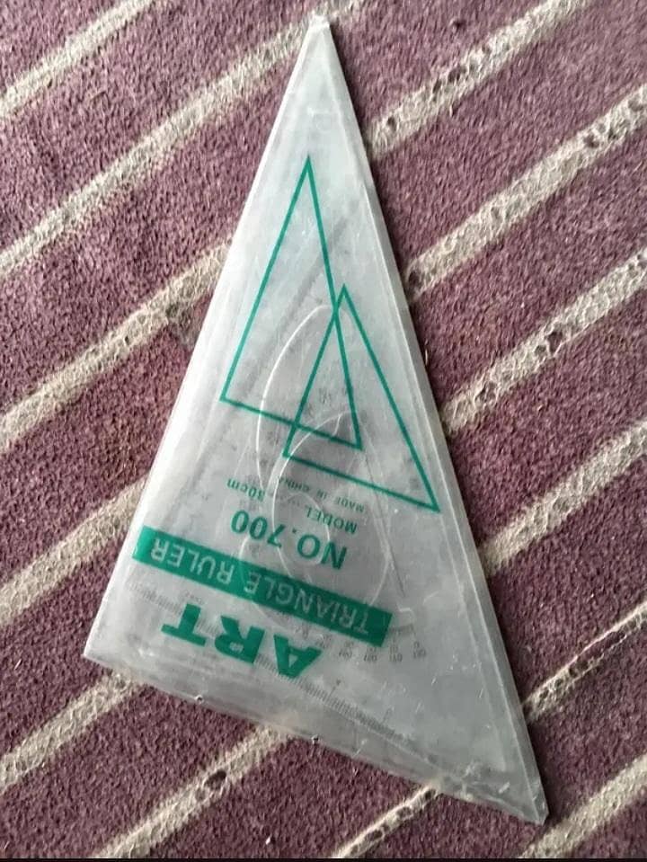 ART TRIANGLE RULER 1
