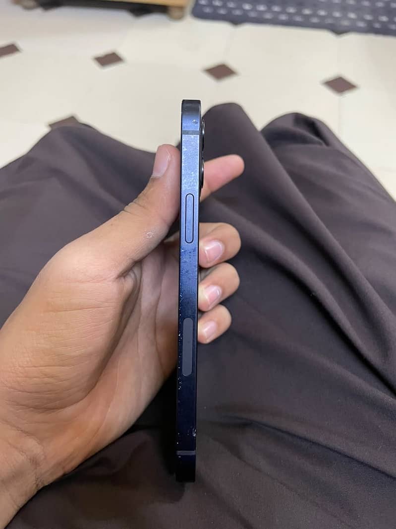 Apple iPhone 12 1