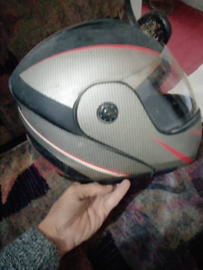 all OK 2no gelas bhi ok hy helmets