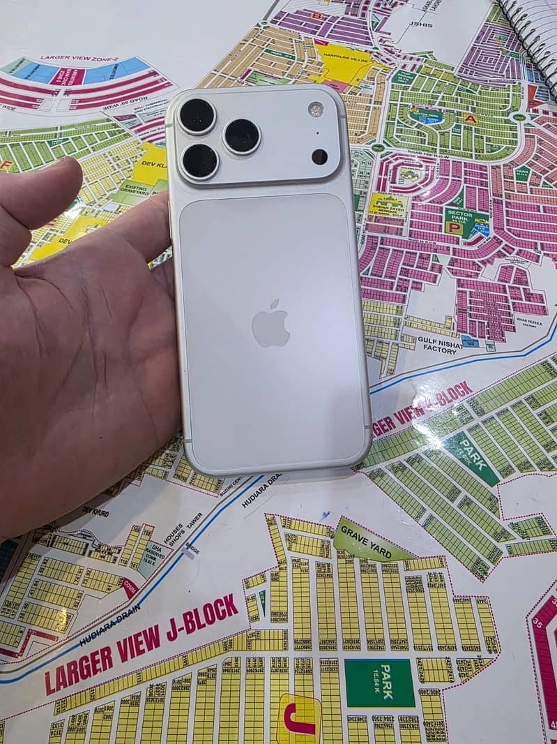 Apple iPhone 17 Pro Max 0