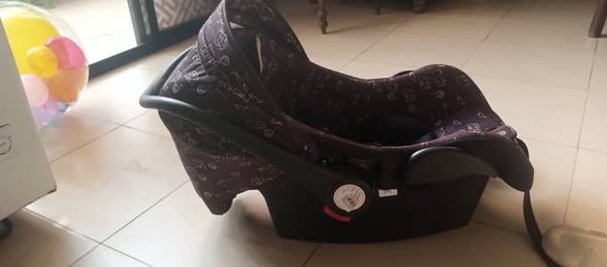 Infantes baby carrycot + car seat (2in1)