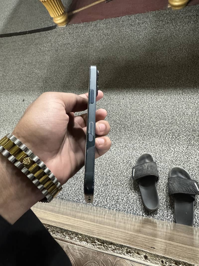 Apple iPhone 13 4