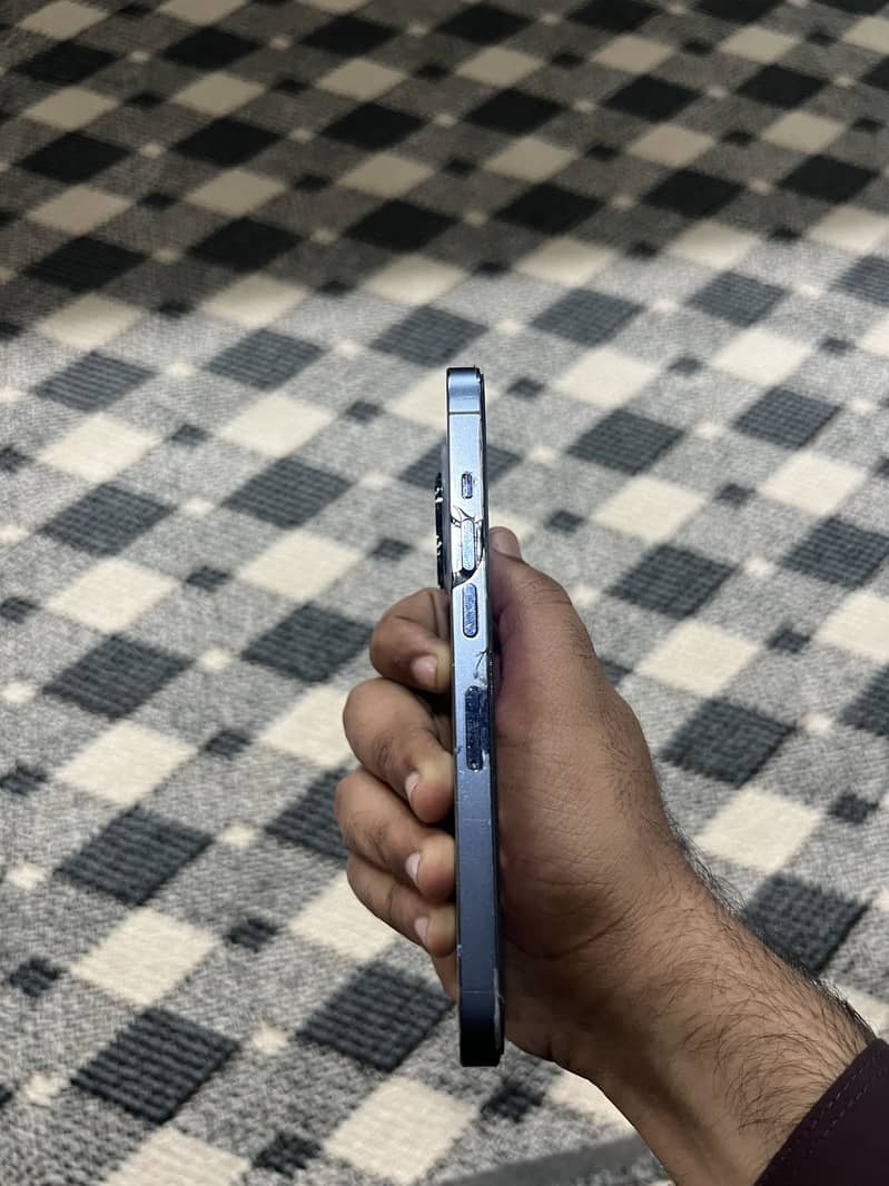Apple iPhone 13 Pro 4